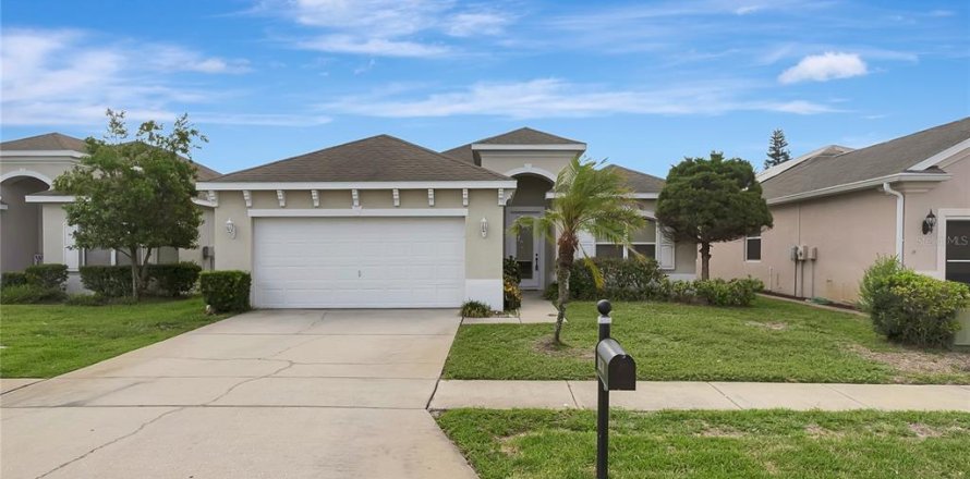 House in Hudson, Florida 3 bedrooms, 183.85 sq.m. № 2156655