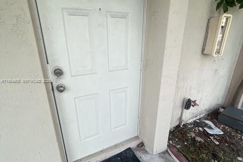 Touwnhouse à louer à Opa-locka, Floride: 3 chambres, 117.34 m2 № 2045902 - photo 3