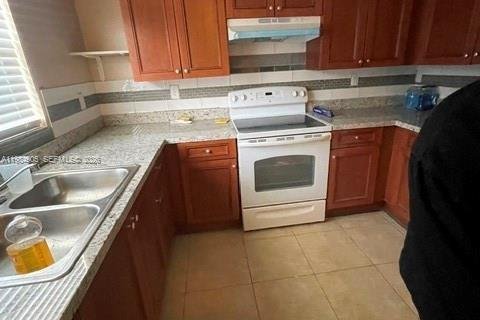 Touwnhouse à Opa-locka, Floride 3 chambres, 117.34 m2 № 2045902