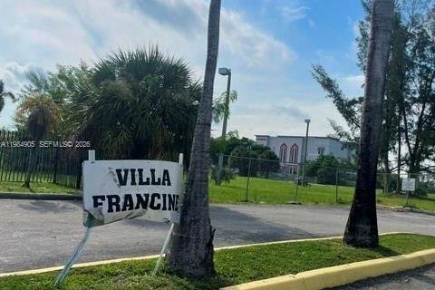 Touwnhouse à louer à Opa-locka, Floride: 3 chambres, 117.34 m2 № 2045902 - photo 6