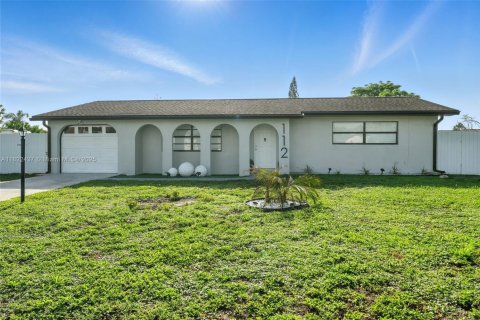 House in Lehigh Acres, Florida 2 bedrooms, 131.27 sq.m. № 1785807 - photo 1