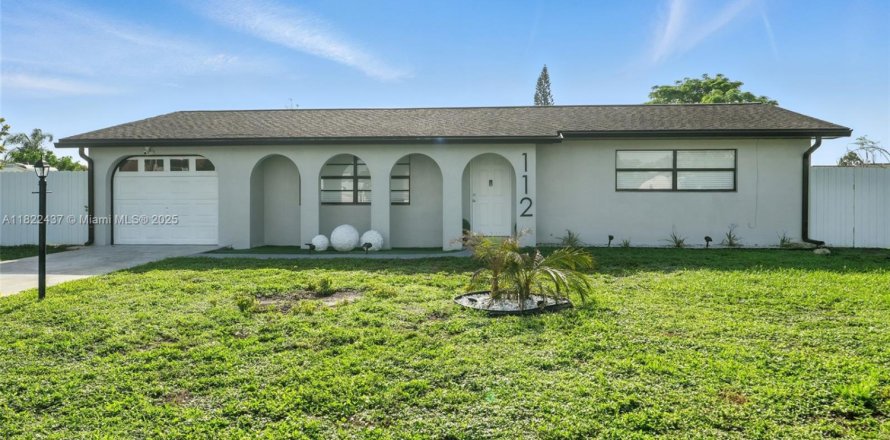 House in Lehigh Acres, Florida 2 bedrooms, 131.27 sq.m. № 1785807