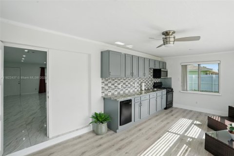 House in Lehigh Acres, Florida 2 bedrooms, 131.27 sq.m. № 1785807 - photo 13