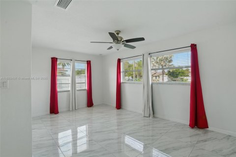 House in Lehigh Acres, Florida 2 bedrooms, 131.27 sq.m. № 1785807 - photo 19