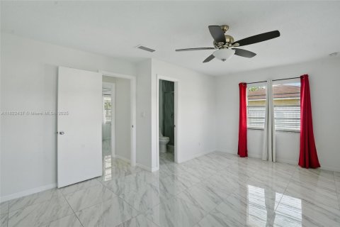House in Lehigh Acres, Florida 2 bedrooms, 131.27 sq.m. № 1785807 - photo 21