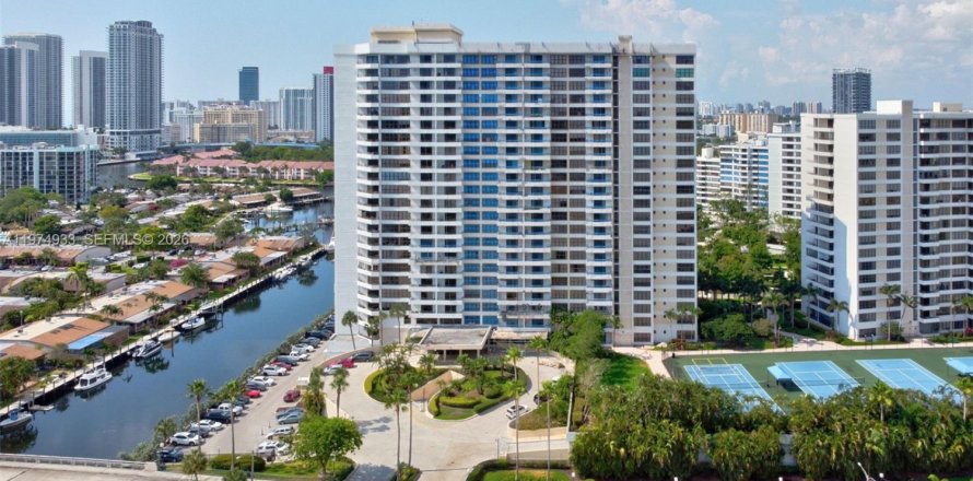 Condo in Hallandale Beach, Florida, 2 bedrooms  № 2187820