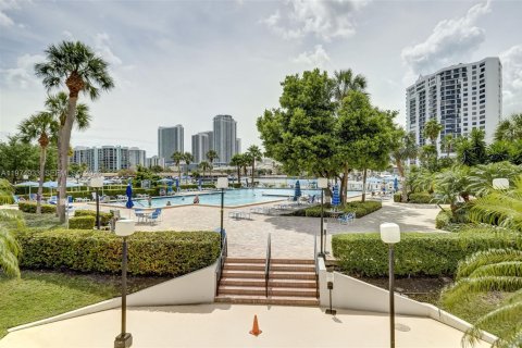 Condo in Hallandale Beach, Florida, 2 bedrooms  № 2187820 - photo 28