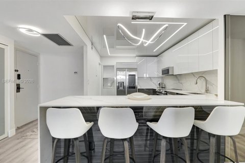 Condo in Hallandale Beach, Florida, 2 bedrooms  № 2187820 - photo 4