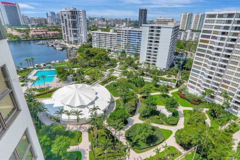 Condo in Hallandale Beach, Florida, 2 bedrooms  № 2187820 - photo 19
