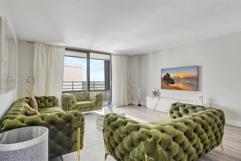 Condo in Hallandale Beach, Florida, 2 bedrooms  № 2187820 - photo 10