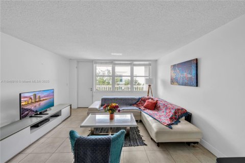 Copropriété à vendre à Miami Beach, Floride: 1 chambre, 67.82 m2 № 1852363 - photo 3