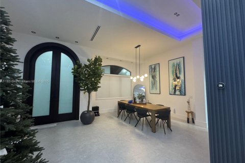 Villa ou maison à vendre à Miami, Floride: 4 chambres, 246.56 m2 № 1975546 - photo 6