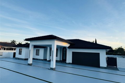 Villa ou maison à vendre à Miami, Floride: 4 chambres, 246.56 m2 № 1975546 - photo 30