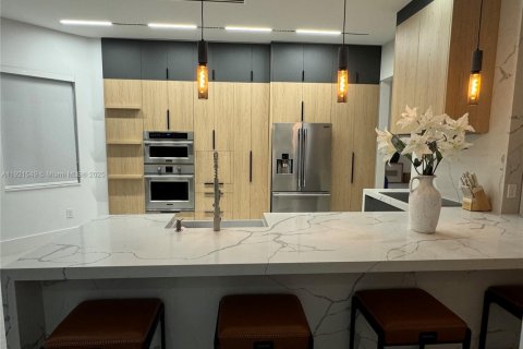 Villa ou maison à vendre à Miami, Floride: 4 chambres, 246.56 m2 № 1975546 - photo 18