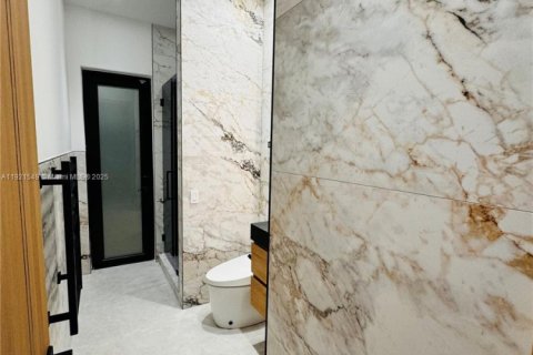 Villa ou maison à vendre à Miami, Floride: 4 chambres, 246.56 m2 № 1975546 - photo 19