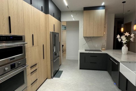 Villa ou maison à vendre à Miami, Floride: 4 chambres, 246.56 m2 № 1975546 - photo 16