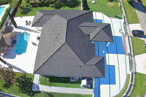 Villa ou maison à vendre à Miami, Floride: 4 chambres, 246.56 m2 № 1975546 - photo 4
