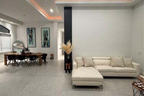Villa ou maison à vendre à Miami, Floride: 4 chambres, 246.56 m2 № 1975546 - photo 10