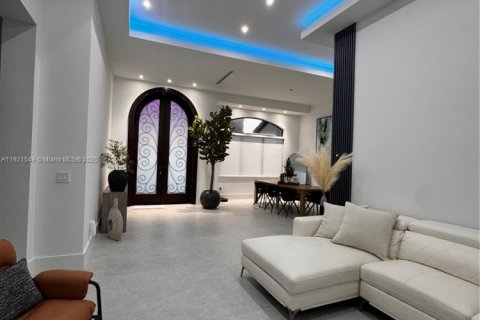 Villa ou maison à vendre à Miami, Floride: 4 chambres, 246.56 m2 № 1975546 - photo 15