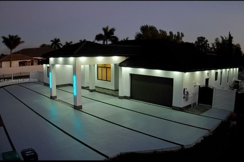 Villa ou maison à vendre à Miami, Floride: 4 chambres, 246.56 m2 № 1975546 - photo 29