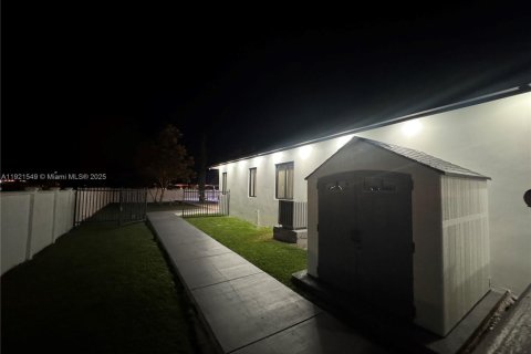 Villa ou maison à vendre à Miami, Floride: 4 chambres, 246.56 m2 № 1975546 - photo 22