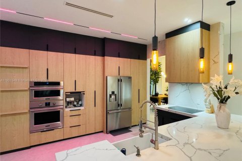 Villa ou maison à vendre à Miami, Floride: 4 chambres, 246.56 m2 № 1975546 - photo 5