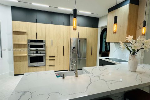 Villa ou maison à vendre à Miami, Floride: 4 chambres, 246.56 m2 № 1975546 - photo 14