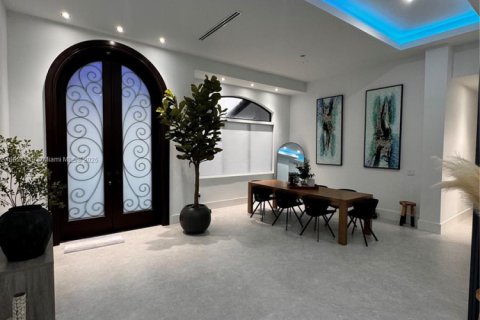 Villa ou maison à vendre à Miami, Floride: 4 chambres, 246.56 m2 № 1975546 - photo 8