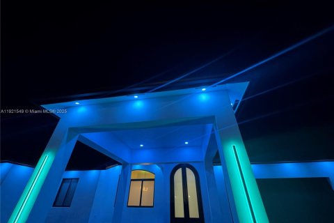 Villa ou maison à vendre à Miami, Floride: 4 chambres, 246.56 m2 № 1975546 - photo 21