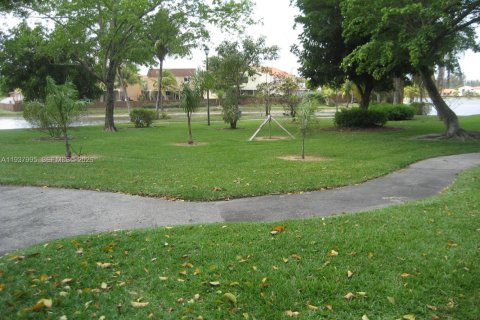 Купить виллу или дом в Майами, Флорида 4 спальни, 214.05м2, № 2088508 - фото 28
