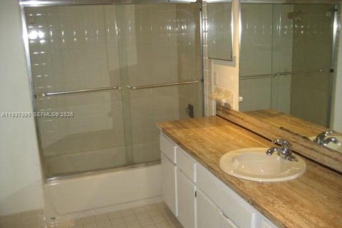 Купить виллу или дом в Майами, Флорида 4 спальни, 214.05м2, № 2088508 - фото 10