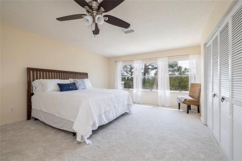 House in Tarpon Springs, Florida 3 bedrooms, 282.52 sq.m. № 1519443 - photo 22