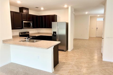 House in Winter Haven, Florida 3 bedrooms, 140.84 sq.m. № 2131032 - photo 2