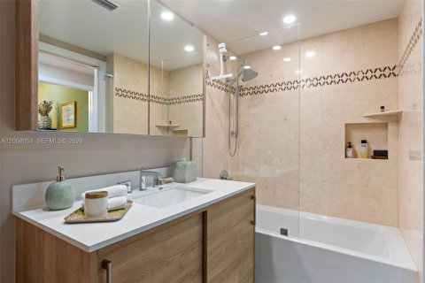 Condominio en venta en Miami, Florida, 2 dormitorios, 88.54 m2 № 2244439 - foto 15