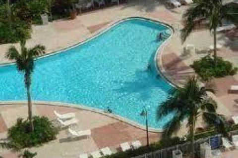 Condo in Sunny Isles Beach, Florida, 2 bedrooms  № 1174257 - photo 1