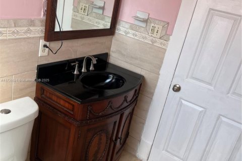 Casa en venta en Miami, Florida, 3 dormitorios, 131.27 m2 № 1938433 - foto 12