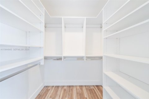 Townhouse in Hollywood, Florida 3 bedrooms, 149.02 sq.m. № 2001742 - photo 13