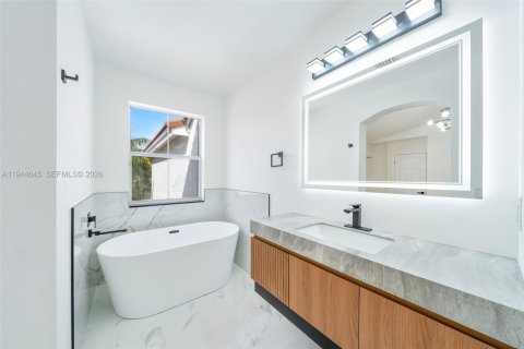 Townhouse in Hollywood, Florida 3 bedrooms, 149.02 sq.m. № 2001742 - photo 9