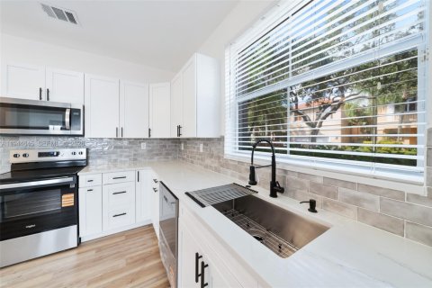 Townhouse in Hollywood, Florida 3 bedrooms, 149.02 sq.m. № 2001742 - photo 20