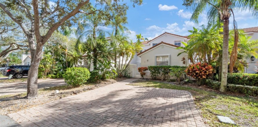 Townhouse in Hollywood, Florida 3 bedrooms, 149.02 sq.m. № 2001742