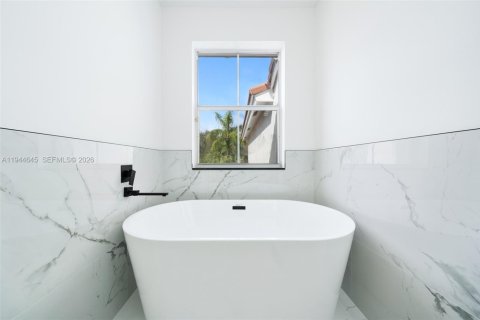 Townhouse in Hollywood, Florida 3 bedrooms, 149.02 sq.m. № 2001742 - photo 10