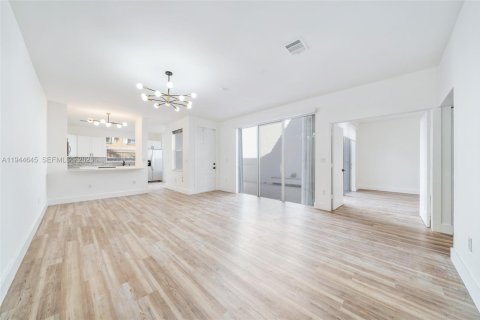 Townhouse in Hollywood, Florida 3 bedrooms, 149.02 sq.m. № 2001742 - photo 23