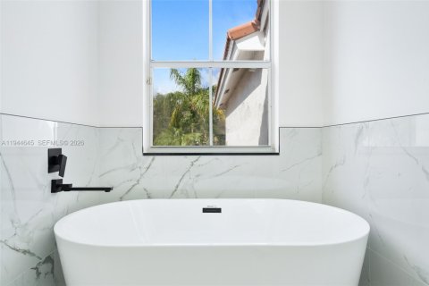 Townhouse in Hollywood, Florida 3 bedrooms, 149.02 sq.m. № 2001742 - photo 11