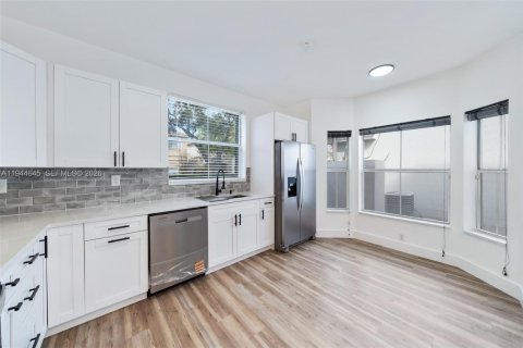 Townhouse in Hollywood, Florida 3 bedrooms, 149.02 sq.m. № 2001742 - photo 17