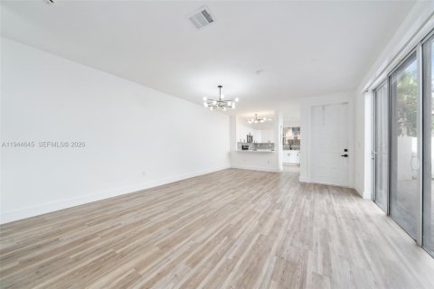 Townhouse in Hollywood, Florida 3 bedrooms, 149.02 sq.m. № 2001742 - photo 24