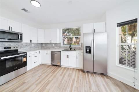 Townhouse in Hollywood, Florida 3 bedrooms, 149.02 sq.m. № 2001742 - photo 16