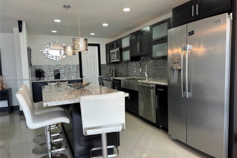 Condominio en alquiler en Hallandale Beach, Florida, 2 dormitorios, 117.99 m2 № 1727494 - foto 8