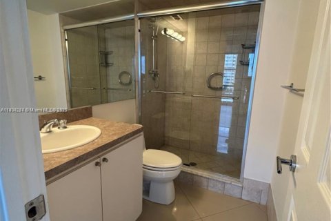 Condominio en alquiler en Hallandale Beach, Florida, 2 dormitorios, 117.99 m2 № 1727494 - foto 19
