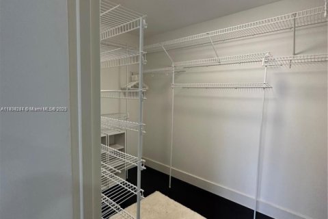 Condominio en alquiler en Hallandale Beach, Florida, 2 dormitorios, 117.99 m2 № 1727494 - foto 30