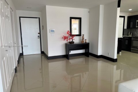 Condominio en alquiler en Hallandale Beach, Florida, 2 dormitorios, 117.99 m2 № 1727494 - foto 3